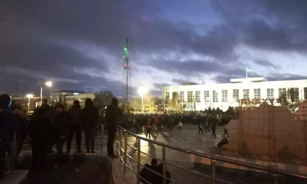 Πρόεδρος Κιργιζίας: Την πέταξε την "χειροβομβίδα" - "Πολίτες της χώρας μας ίσως έλαβαν μέρος στις διαδηλώσεις στο Καζακστάν"